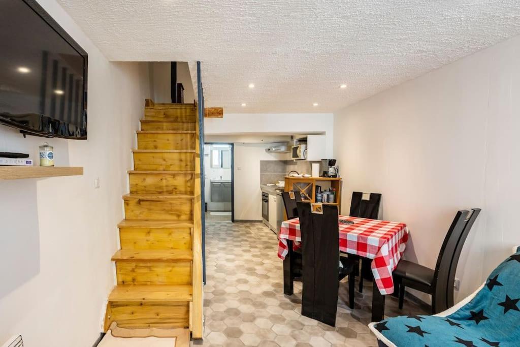 Maison Atypique Dans Circulade Bram Esterno foto