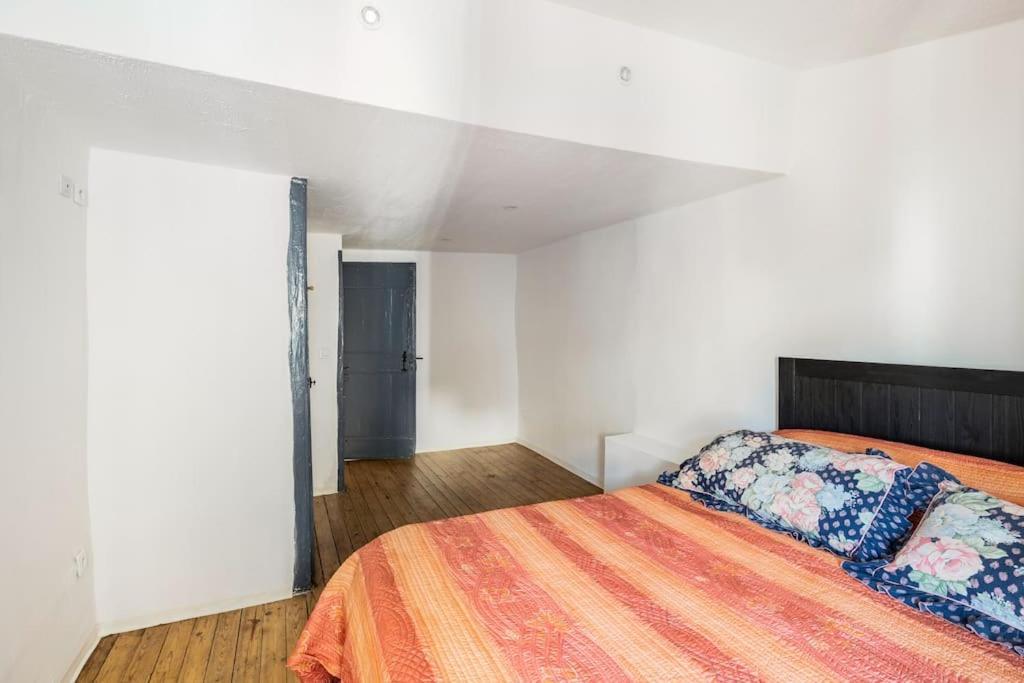 Maison Atypique Dans Circulade Bram Esterno foto